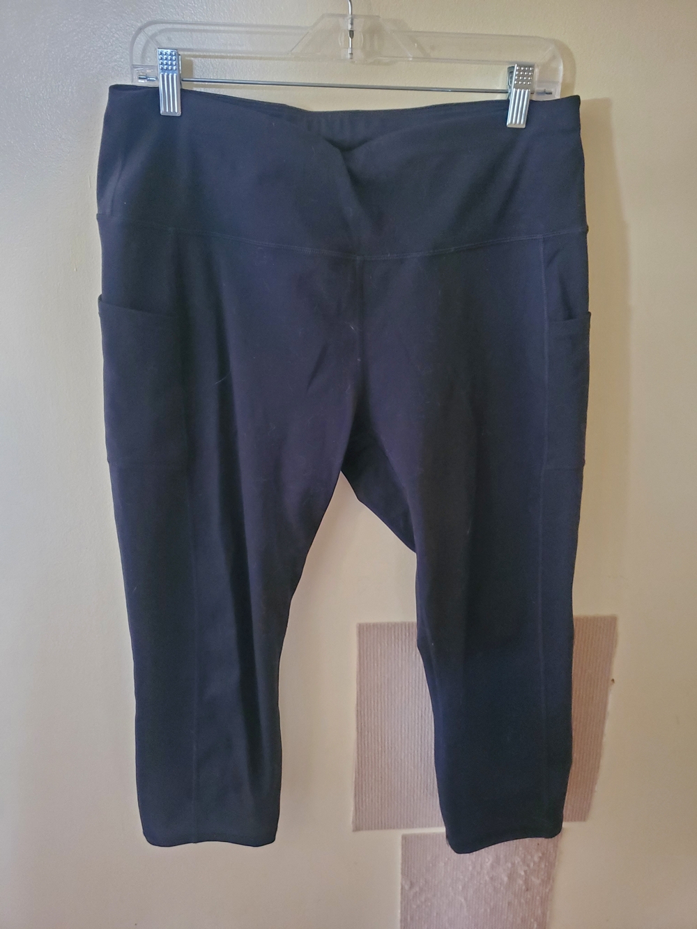 Black Capri Leggings with Side Pockets